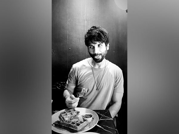 Shahid Kapoor shares goofy picture