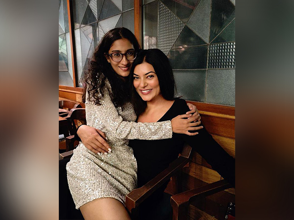 Sushmita shares pictures amid breakup rumours