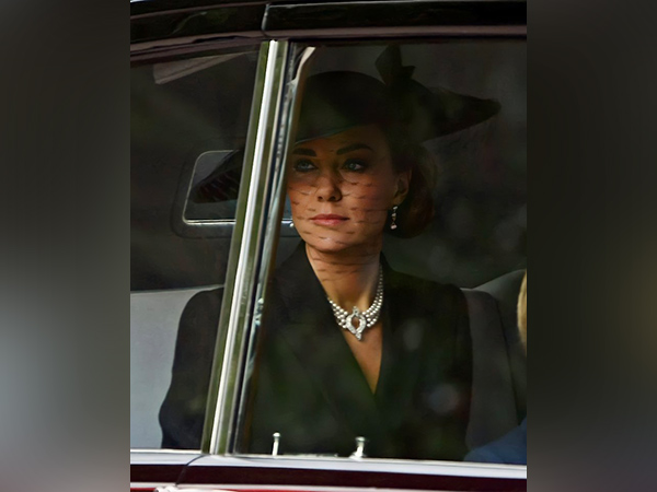 Kate Middleton wears Queen’s pearl necklace as a tribute