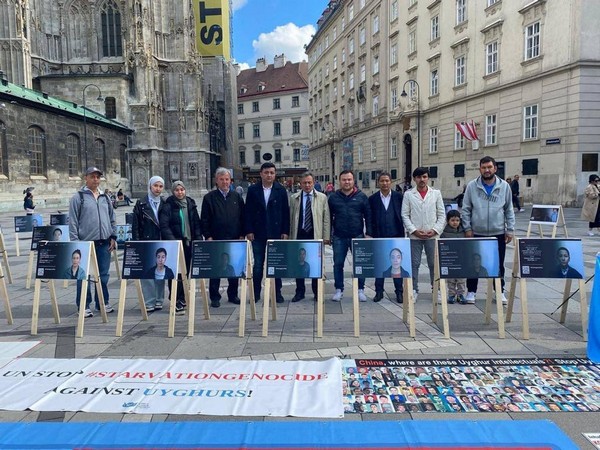 Uyghur community holds photo exhibition in Vienna