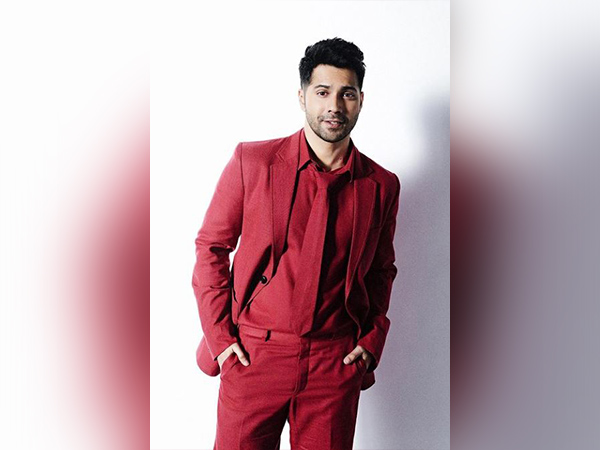 Varun Dhawan enjoys ‘chai’ on ‘Bhediya’ sets