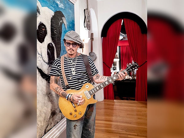 Johnny Depp to perform on stage in New York