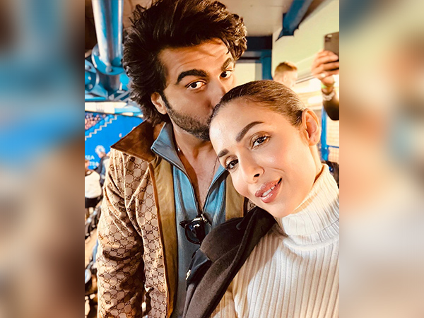 Arjun Kapoor shares picture with Malaika Arora