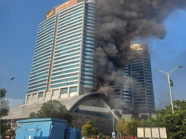 Islamabad mall catches fire, sealed off for further probe