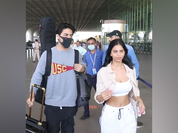 Are siblings Aryan & Suhana headed for a vacation?