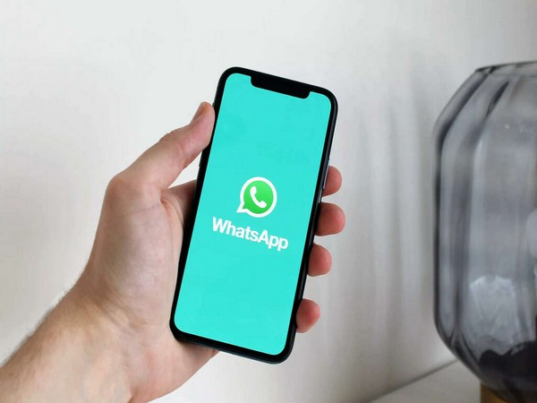 Communities vs Groups: WhatsApp explains difference