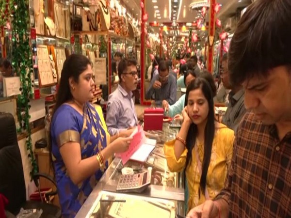 Exports of jewellery drops 14.64 pc in India