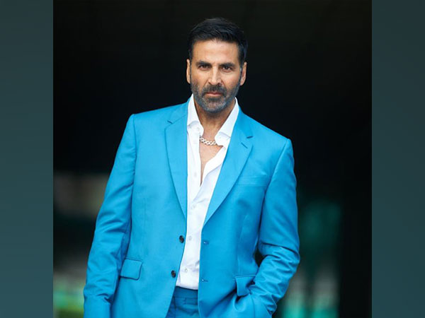 Akshay Kumar pays tribute to Mumbai attack victims