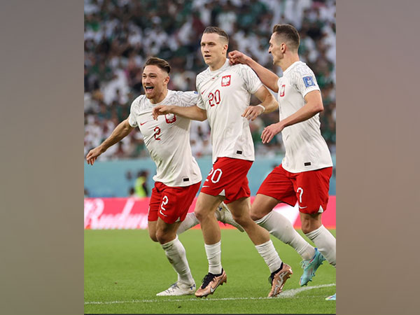 Zielinsk gives Poland lead; Szczesny saves penalty in first half