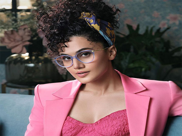 Taapsee wins ‘Best Actor’ at Filmfare OTT Award