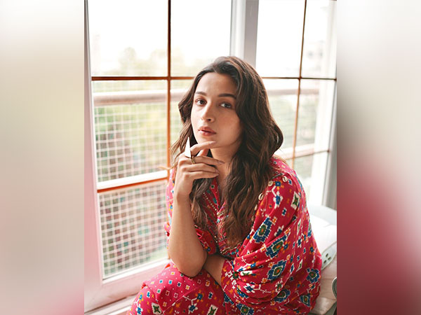 Alia Bhatt attempts complex Yoga posture