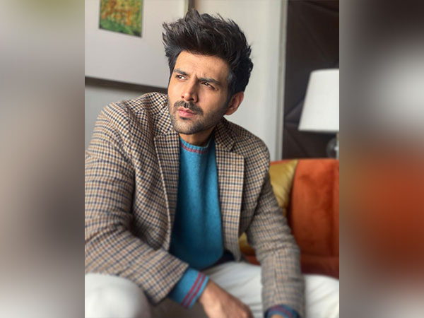 Kartik Aaryan drops a quirky caption