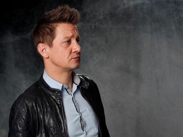 Injured Jeremy Renner posts pictures from hospital