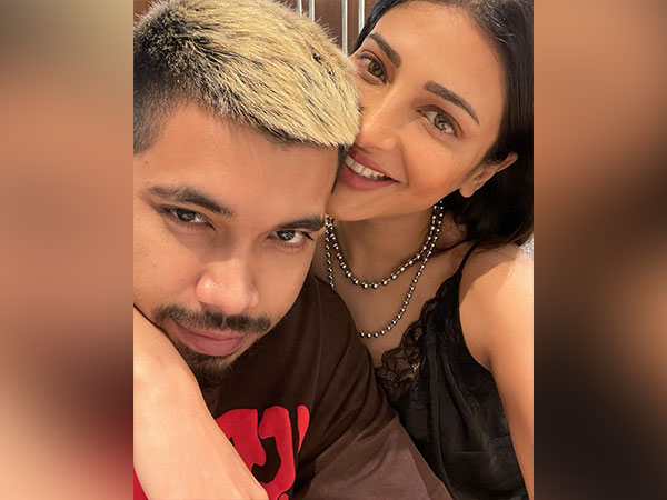 Shruti Haasan shares adorable pic with beau