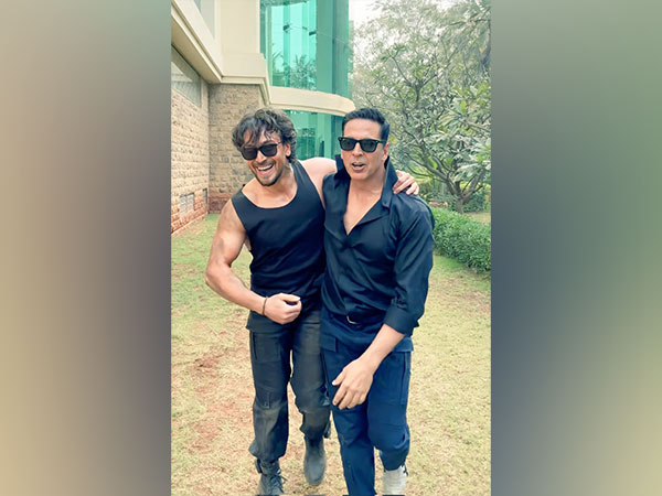 Akshay Kumar, Tiger Shroff dance to ‘Main Khiladi’ from ‘Selfiee’