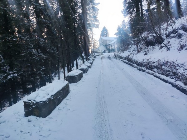 Snowfall disrupts life in several parts of Himachal Pradesh