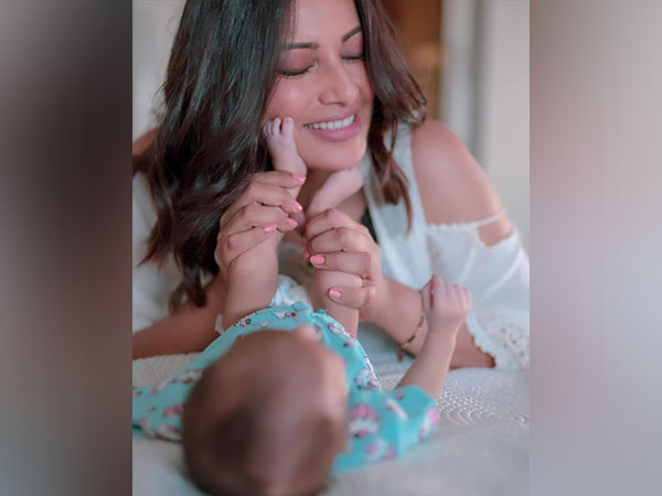 Bipasha pens adorable note for 3-month-old daughter Devi