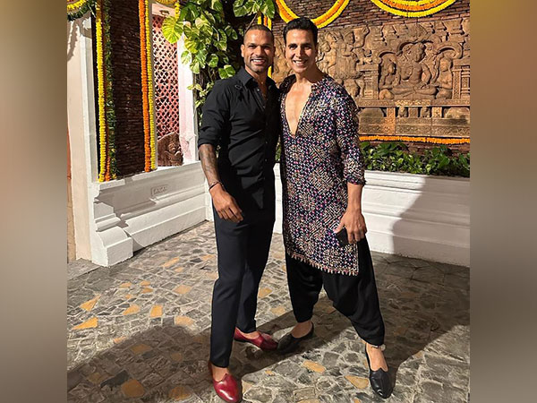 Shikhar strikes a stylish pose with Akshay