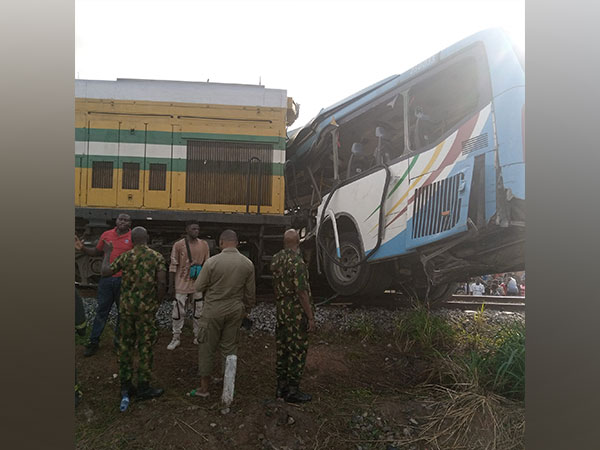 Nigeria: 6 killed, dozens injured in train-bus crash