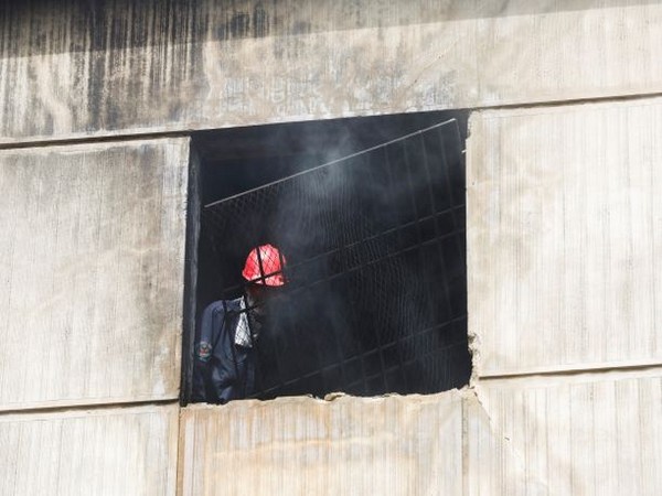 16-storey building catches fire in Karachi