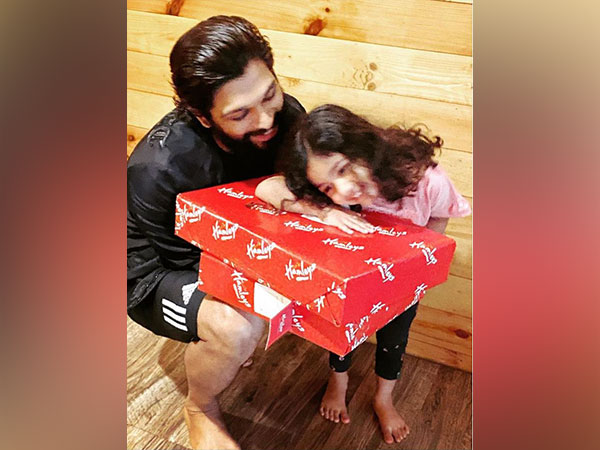 Allu Arjun is amazed as daughter Arha practices yoga