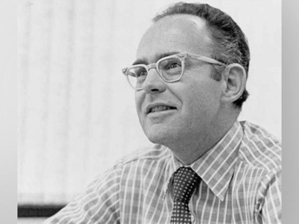 Intel co-founder Gordon Moore dies at 94