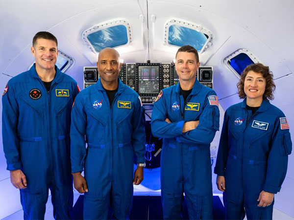 4-member crew for lunar mission Artemis II