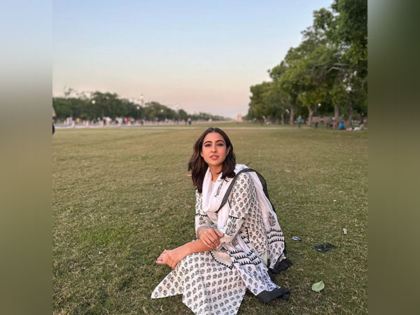 Sara Ali Khan poses in serenity in Delhi, fans wonder how she took pictures