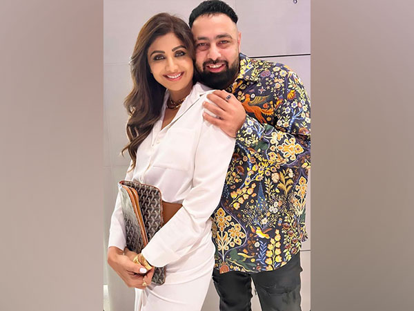 Shilpa poses with Badshah at Apple store launch event