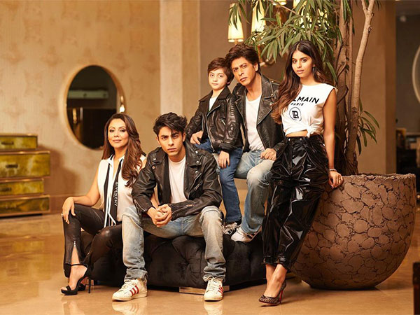 SRK and Gauri pose with kids for another blockbuster frame