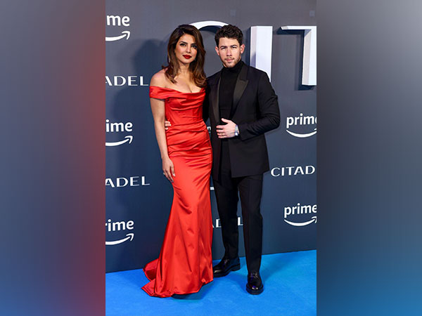 Priyanka poses with Nick at ‘Citadel’ global premiere