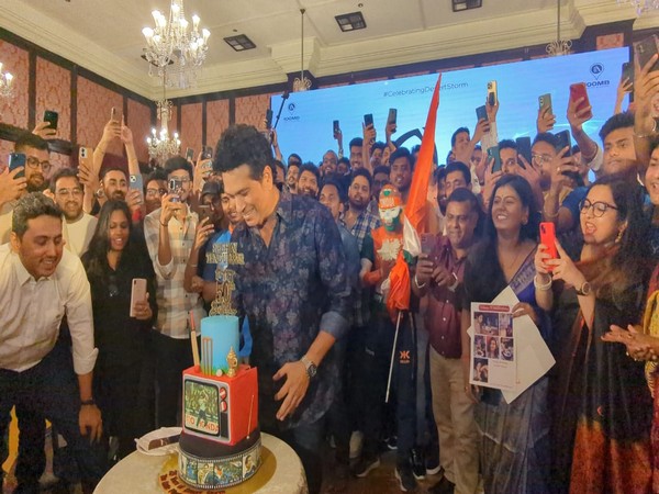 Sachin celebrates silver jubilee of ‘Desert Storm’ knock