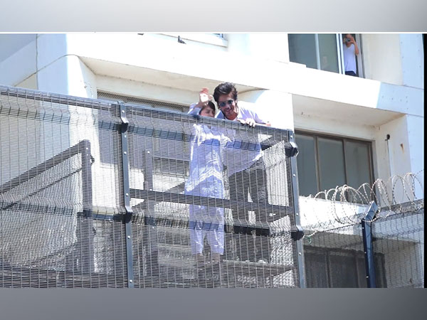 Shah Rukh Khan greets fans outside Mannat on Eid