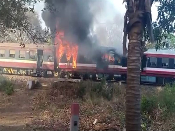 Fire breaks out in train at MP’s Pritam Nagar station