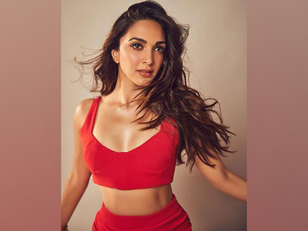 Kiara Advani raises temperature in blue swimwear