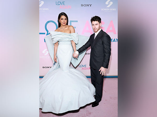 Priyanka and Nick take stroll in park