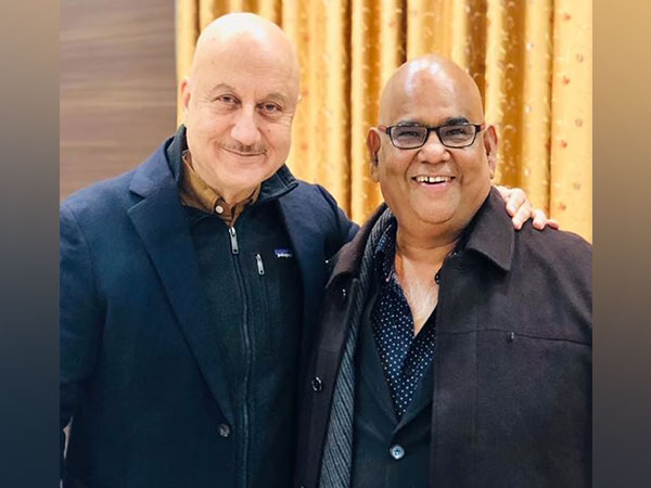 Anupam Kher spends time with Satish Kaushik’s