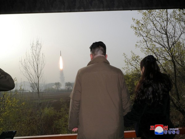 North Korea’s spy satellite “crashes into sea”