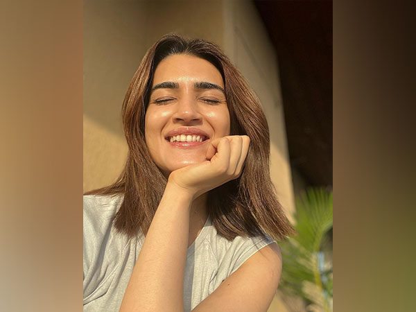 Kriti Sanon shares “No filter Sunday” selfie