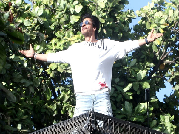 Shah Rukh Khan greets fans outside Mannat