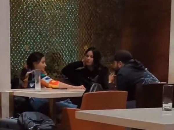 Vicky-Katrina chat with Alia at airport lounge