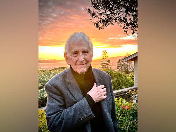 Daniel Ellsberg, who leaked Pentagon Papers, dies at 92