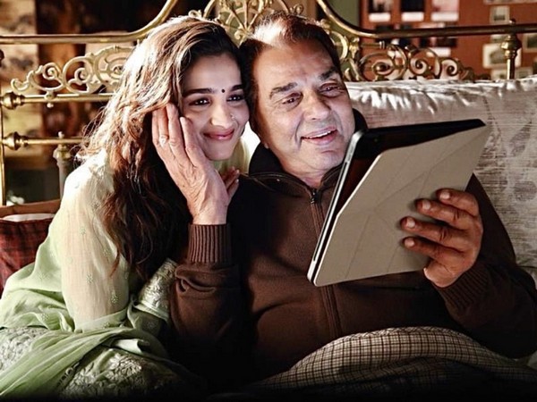 Dharmendra shares photo with Alia Bhatt