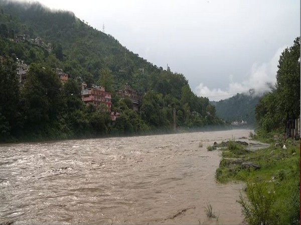 Several vehicles washed away due to flash flood in Himachal Pradesh