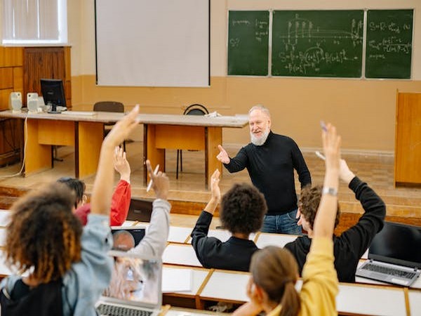 Wealthy kids more active in class