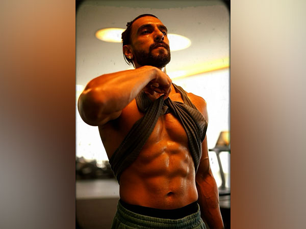 Ranveer Singh flaunts chiseled abs in new shirtless pic