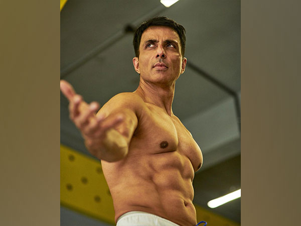 Sonu Sood show-offs his chiselled abs in fresh shirtless pic