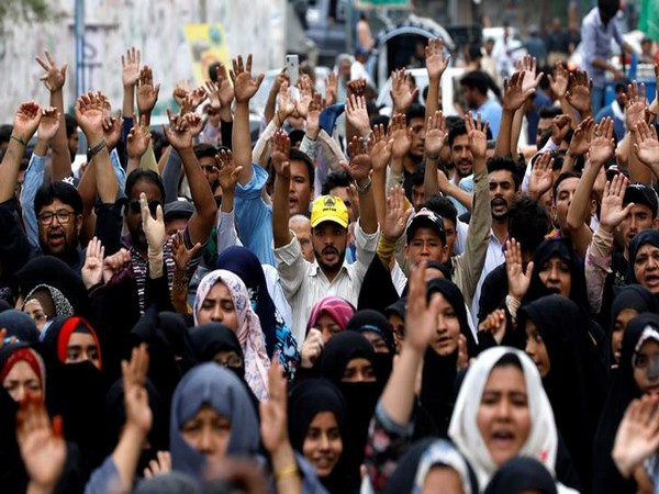 Afghan refugees hold protest in front of UNHRC