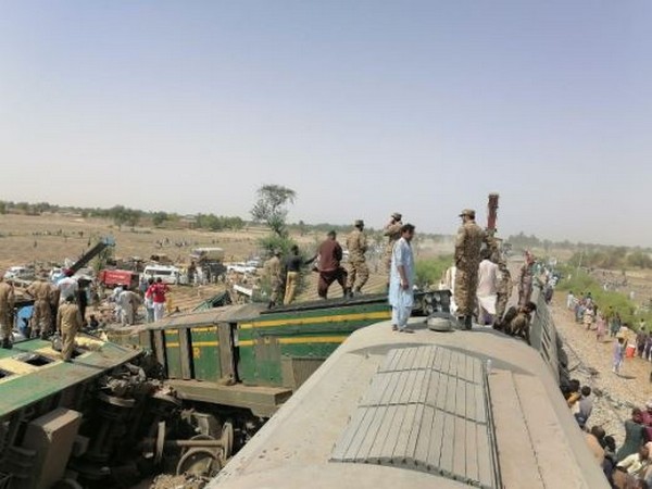 30 dead, 80 injured after 10 coaches of Hazara Express derail in Sindh