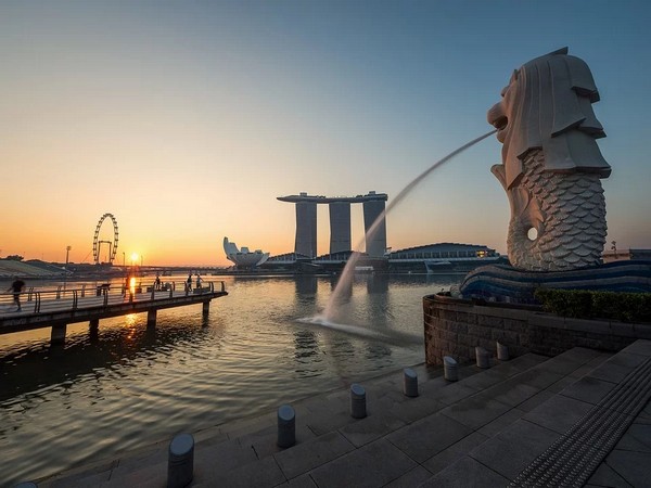 How Singapore is coping with the decline of its Oil Industry as the World Greens